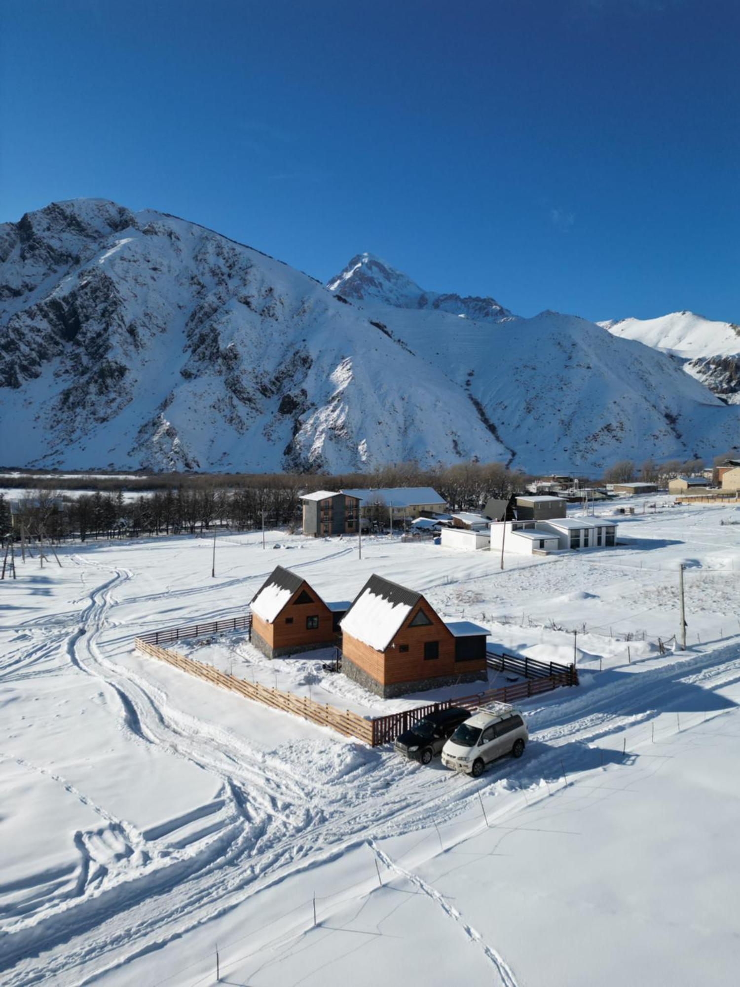 Traveler'S Cottages In Kazbegi Eksteriør bilde