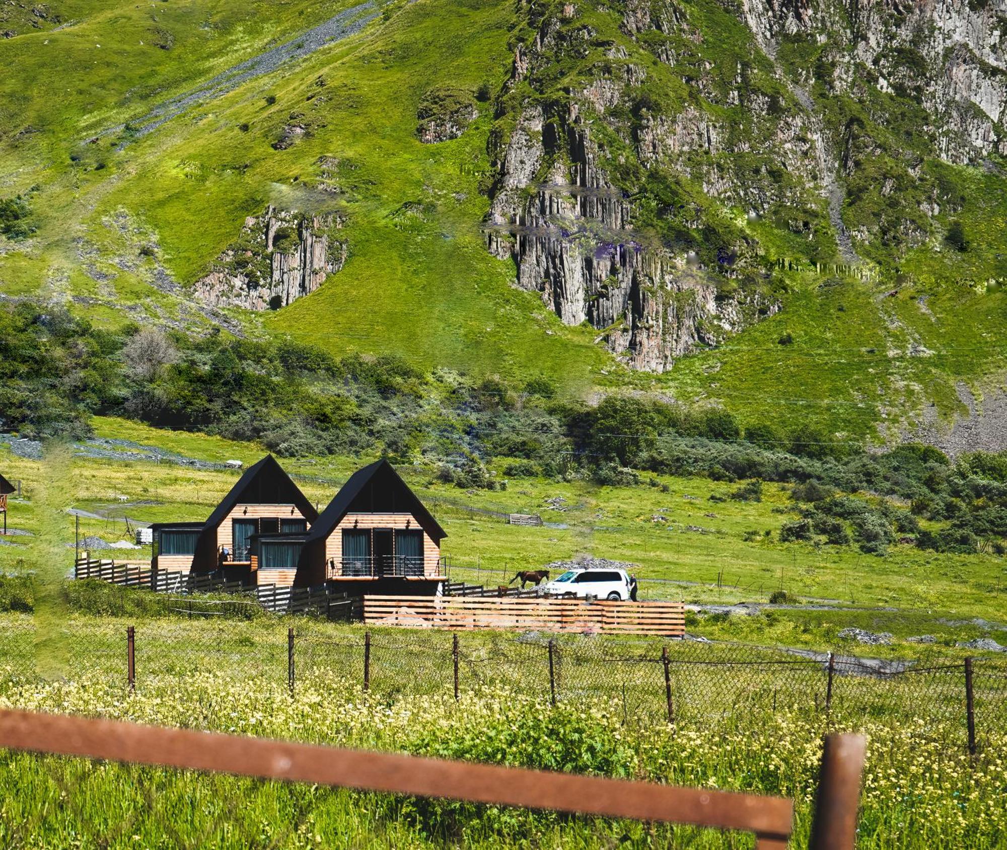 Traveler'S Cottages In Kazbegi Eksteriør bilde
