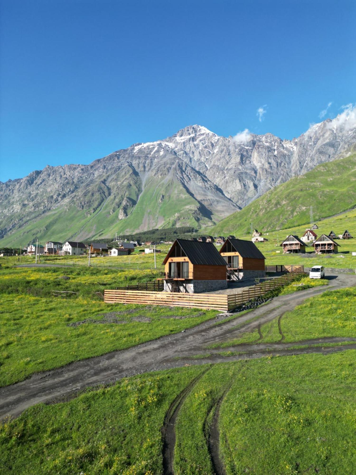 Traveler'S Cottages In Kazbegi Eksteriør bilde