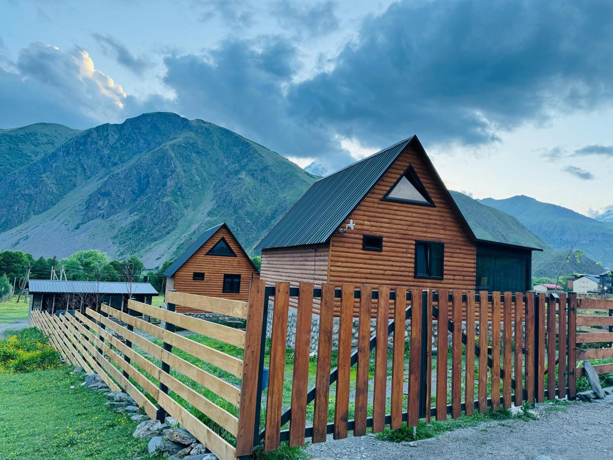 Traveler'S Cottages In Kazbegi Eksteriør bilde