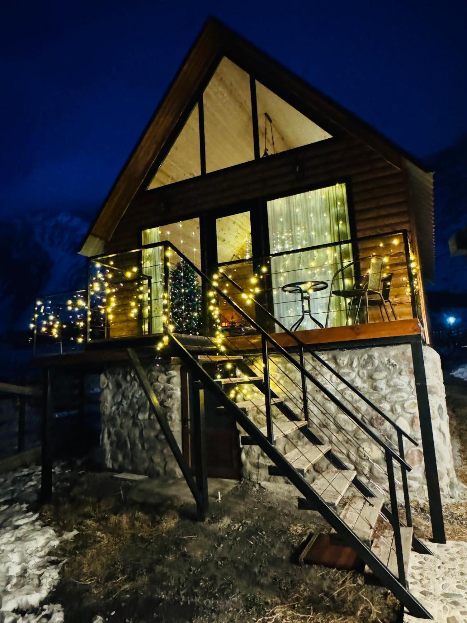 Traveler'S Cottages In Kazbegi Eksteriør bilde